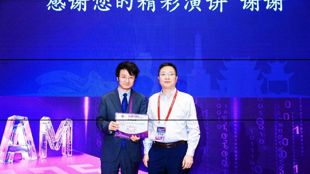 “创新引领”新实践：崔鑫医生发表腹壁整形同时同期经腹假体隆乳术